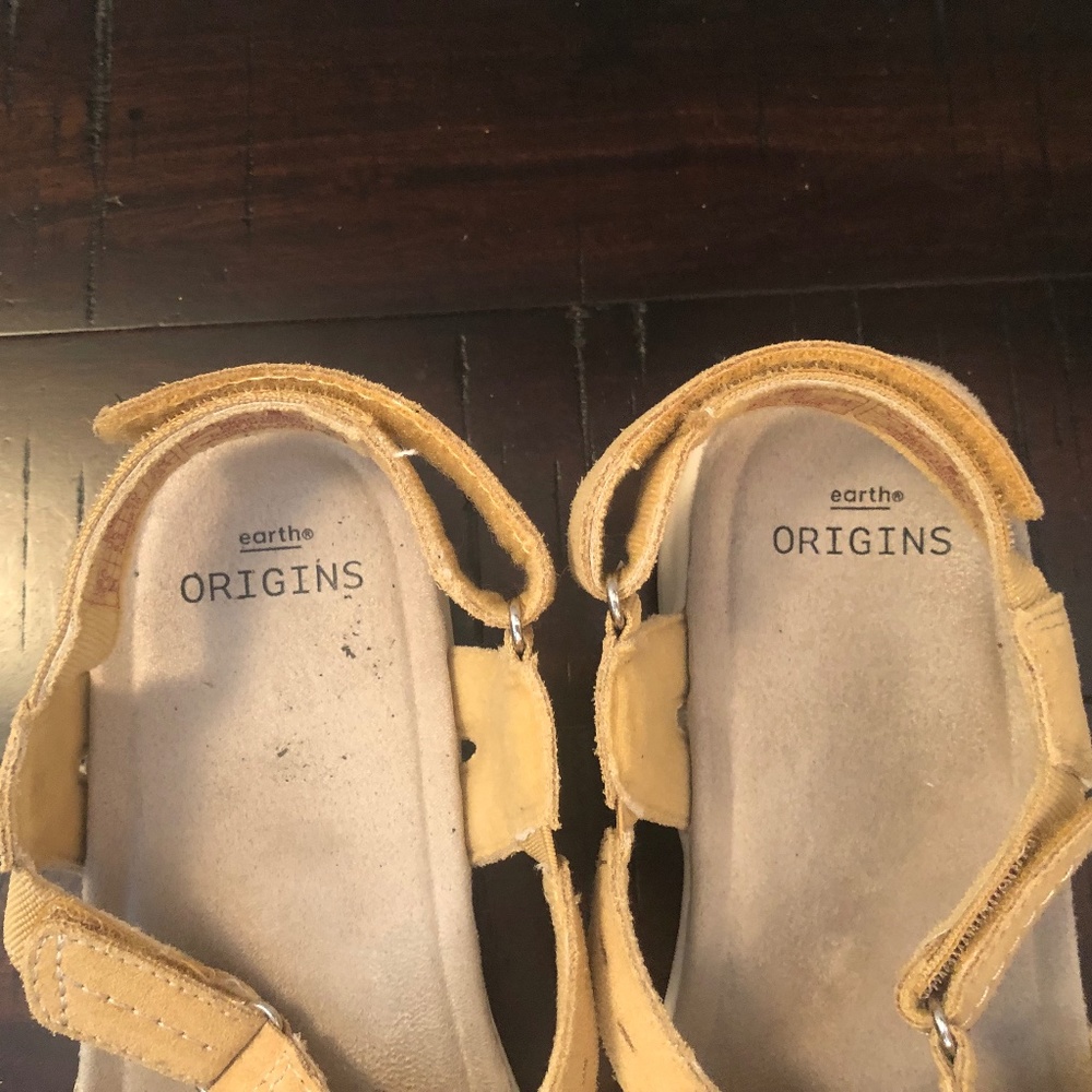 Earth Origins Sammie Amber Yellow sandals size 8.5 - Picture 2 of 4